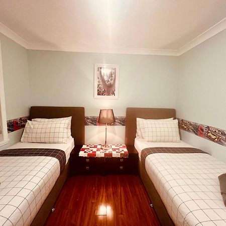 Spacious 6 Bedroom Holiday Home 15 Min Away From Melbourne Airport Sydenham Zewnętrze zdjęcie