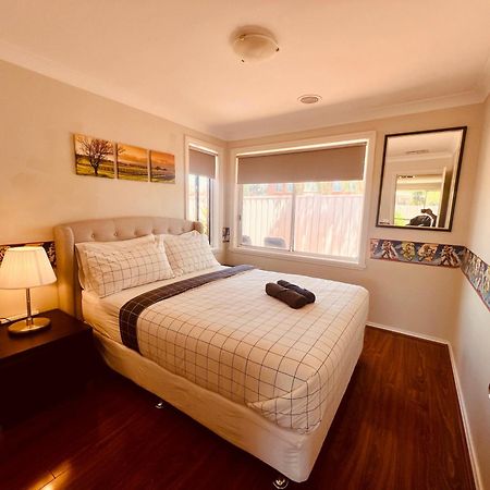 Spacious 6 Bedroom Holiday Home 15 Min Away From Melbourne Airport Sydenham Zewnętrze zdjęcie