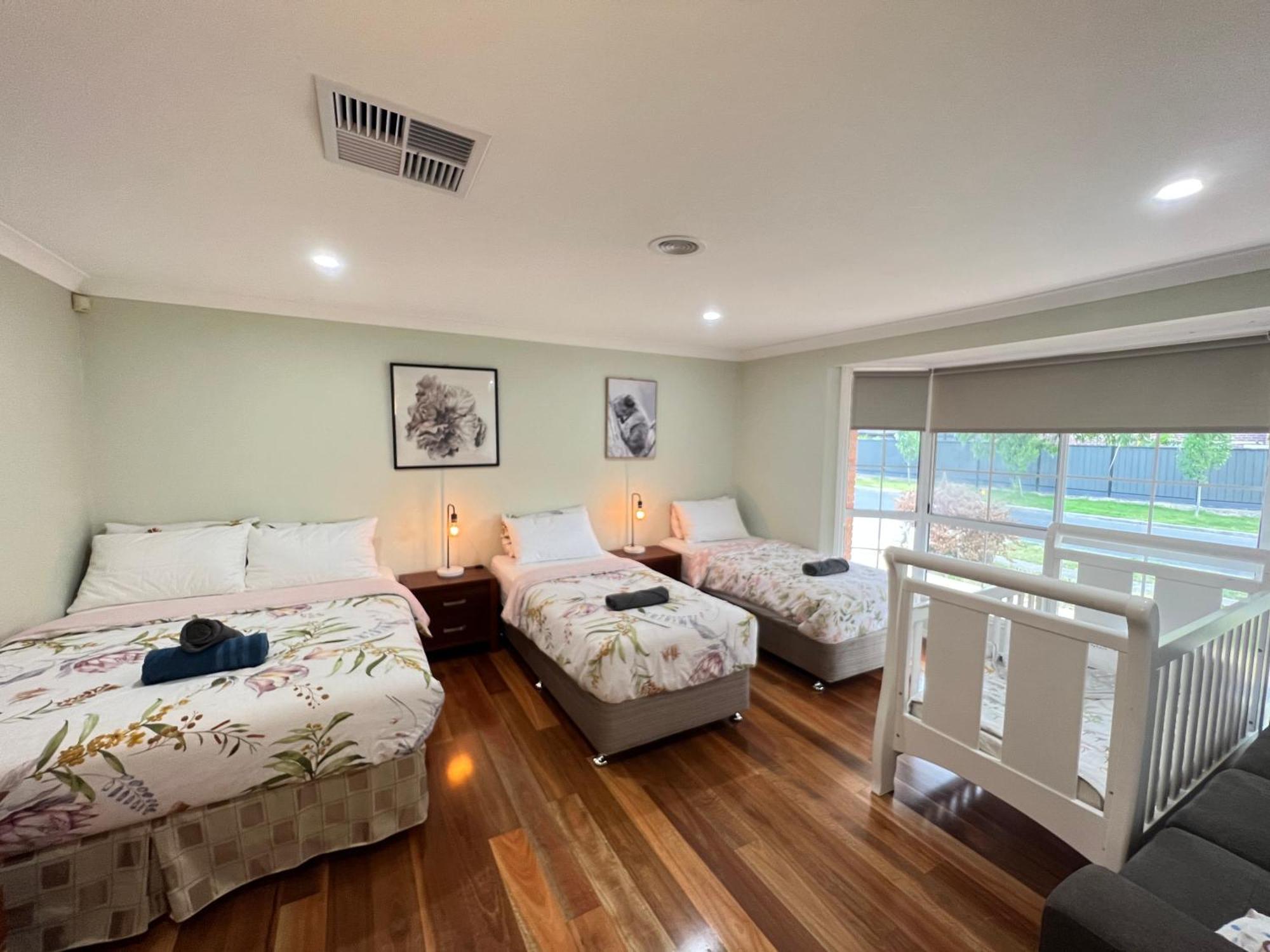 Spacious 6 Bedroom Holiday Home 15 Min Away From Melbourne Airport Sydenham Zewnętrze zdjęcie