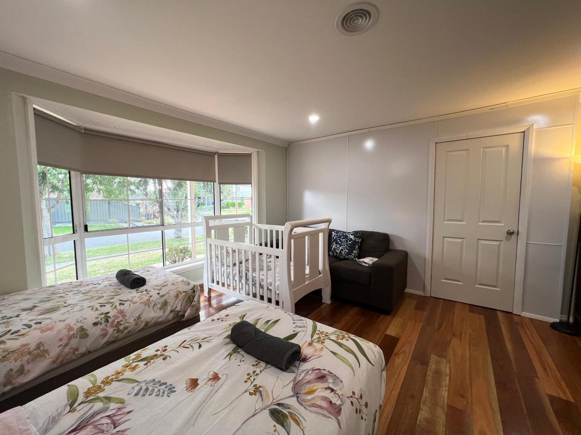 Spacious 6 Bedroom Holiday Home 15 Min Away From Melbourne Airport Sydenham Zewnętrze zdjęcie